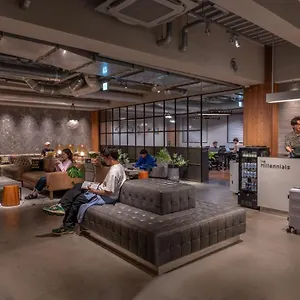 ** Kapszulahotel The Millennials Japán