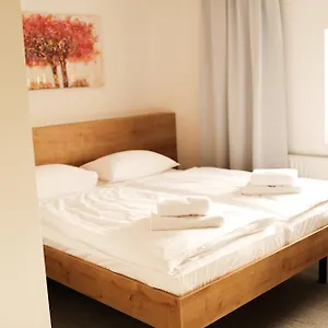 https://golden-golem-spa.praguehotelsweb.com